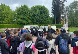 	Gli alunni in piazza Papa Giovanni Paolo II insieme alla Protezione Civile